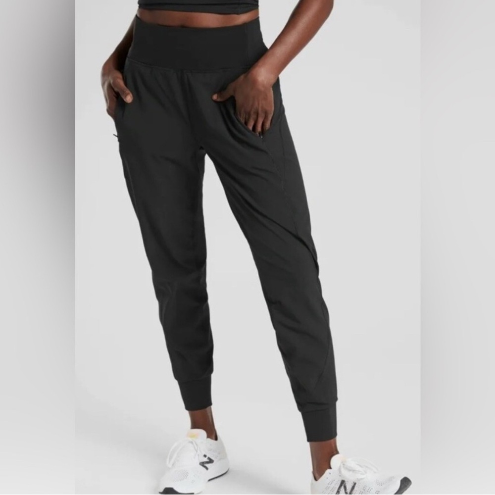 Athleta Distance Jogger - Black